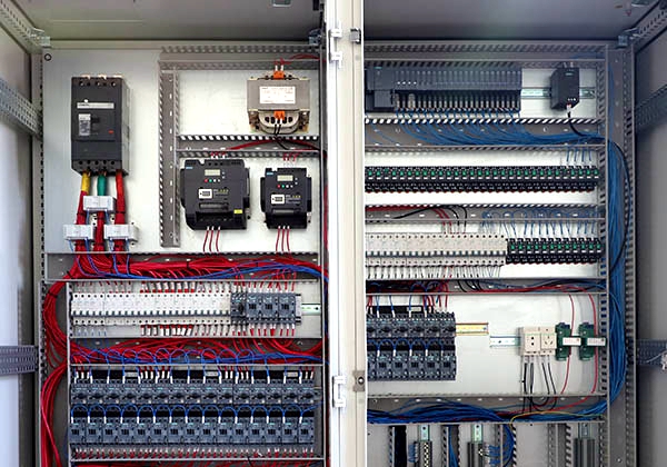 蒸發器生產廠（chǎng）家自控係統安裝車間