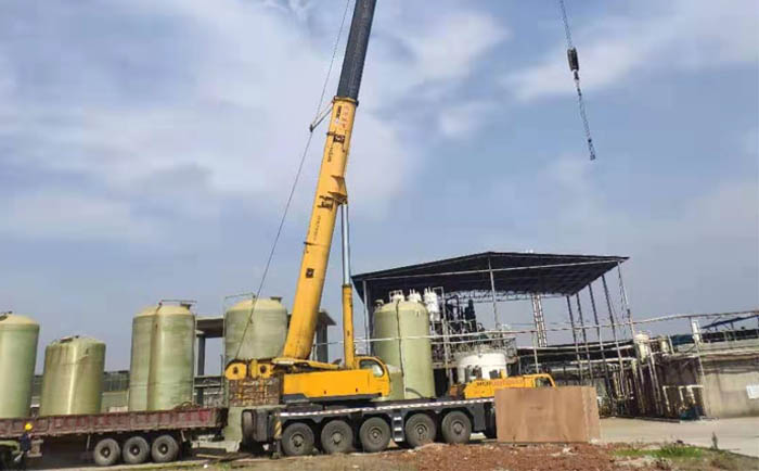 硫酸鈉（nà）三（sān）效蒸發器安裝現（xiàn）場